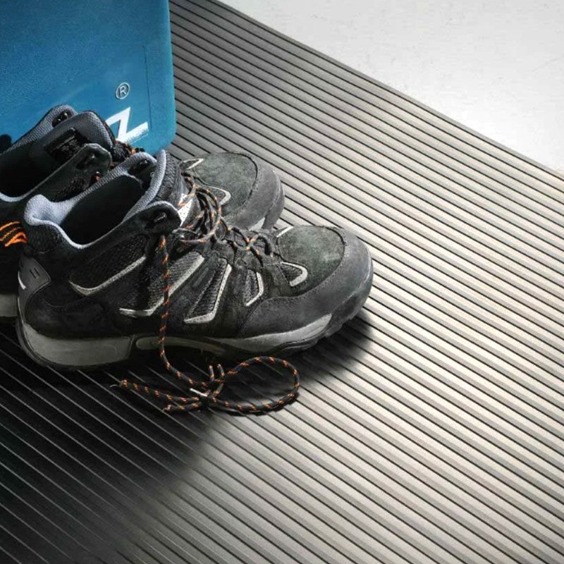 Brede geribbelde rubberen mat